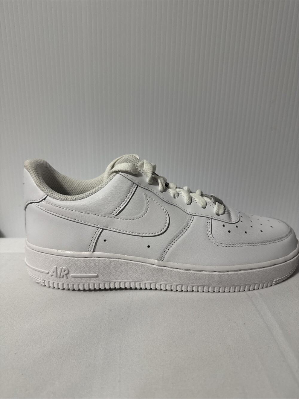 nike air force 1 '07 low triple white W 8.5. DD8959-100